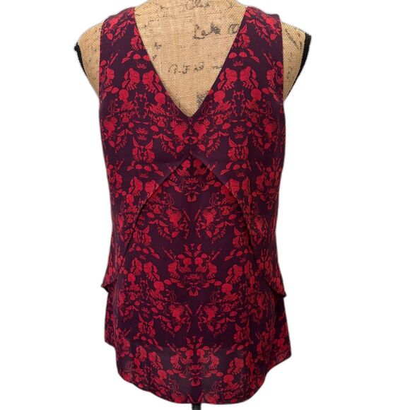 Cabi #3258 Cameo Sleeveless Layered Blouse Portrait Damask Purple Red Size Small - Picture 3 of 5